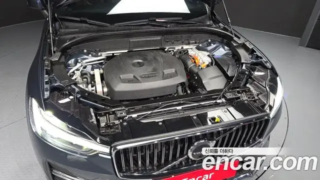 Volvo XC60 2022 — Photo 19/32