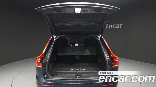 Volvo XC60 2022 — Photo 24/32
