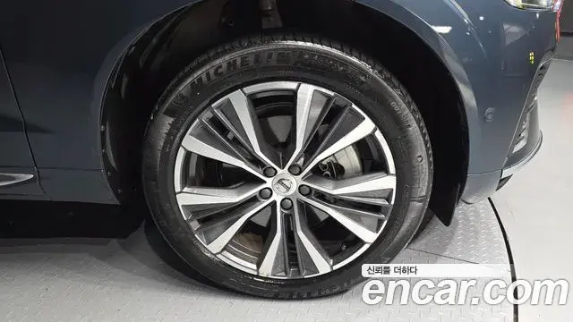 Volvo XC60 2022 — Photo 11/32