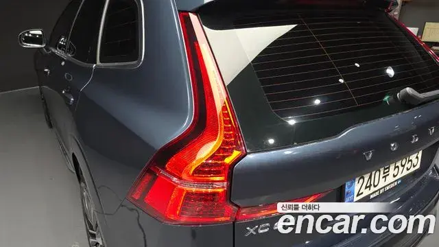 Volvo XC60 2022 — Photo 22/32