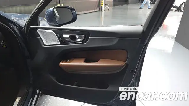 Volvo XC60 2022 — Photo 29/32