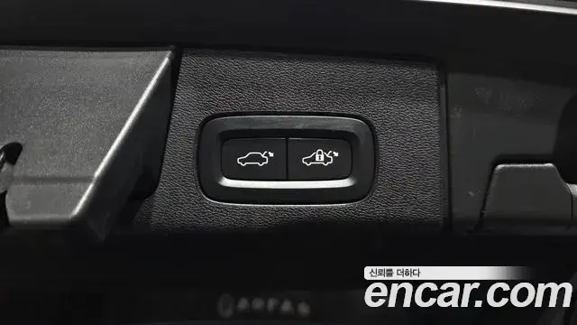 Volvo XC60 2022 — Photo 14/32