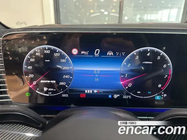 Mercedes-Benz GLE-Class 2025 — Photo 10/20