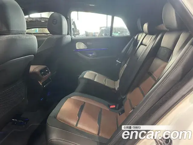 Mercedes-Benz GLE-Class 2025 — Photo 18/20