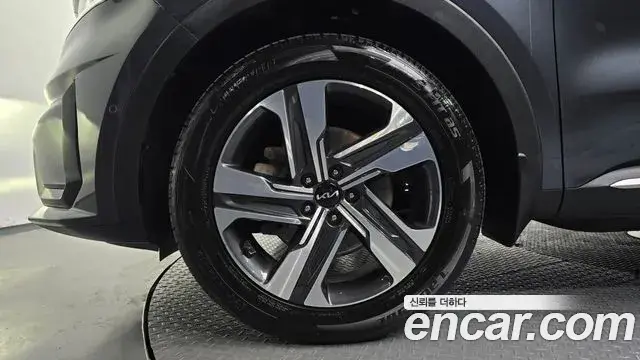 Kia Sorento 2023 — Фото 5/20