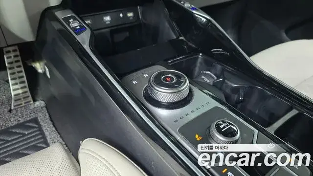 Kia Sorento 2023 — Фото 9/20