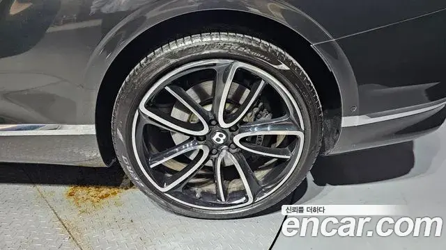 Bentley Continental GT 2019 — Photo 9/30