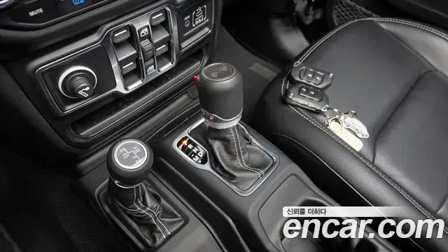 Jeep Wrangler 2021 — Фото 9/20