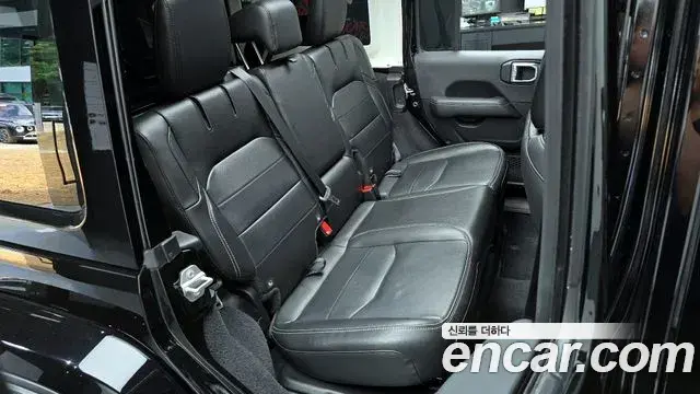 Jeep Wrangler 2021 — Фото 12/20