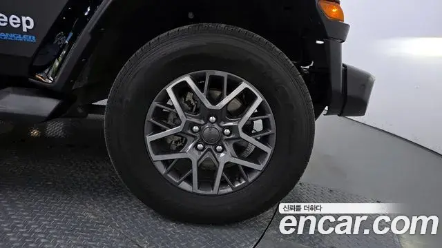 Jeep Wrangler 2021 — Şəkil 32/34