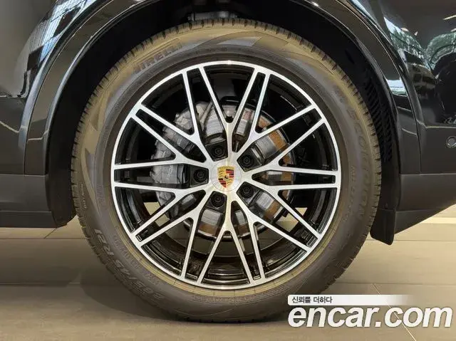 Porsche Cayenne 2023 — ფოტო 1/20