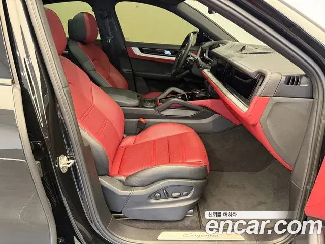 Porsche Cayenne 2023 — ფოტო 8/20