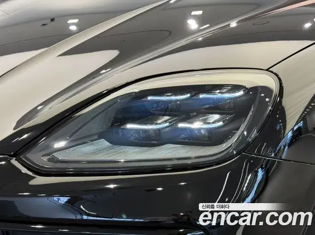 Porsche Cayenne 2023 — ფოტო 6/20