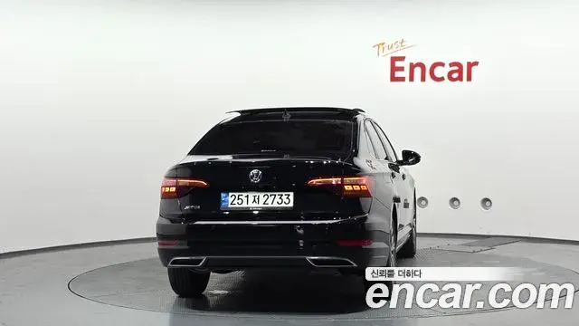 Volkswagen Jetta 2021 — Şəkil 10/32