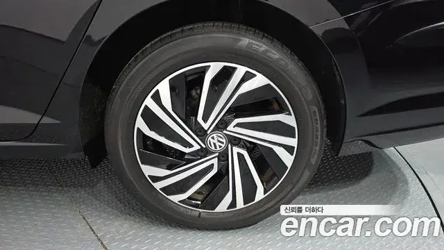 Volkswagen Jetta 2021 — Şəkil 16/32