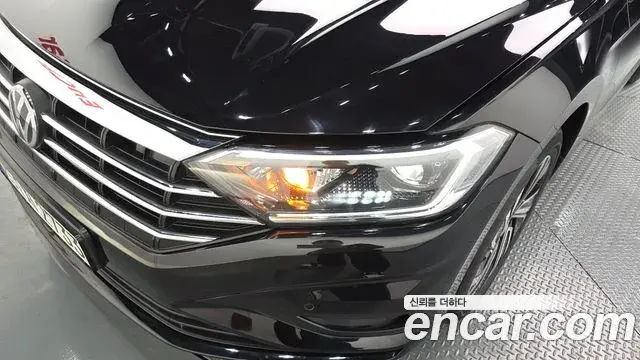 Volkswagen Jetta 2021 — Şəkil 18/32