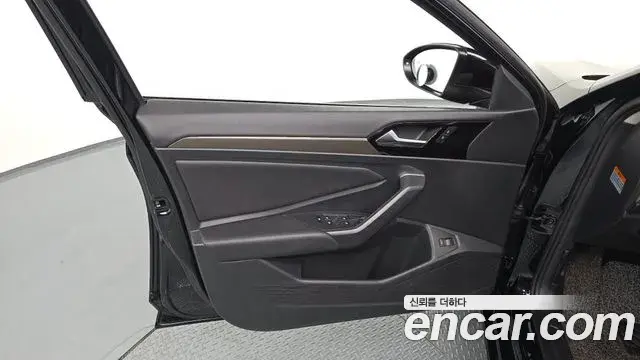 Volkswagen Jetta 2021 — Şəkil 28/32