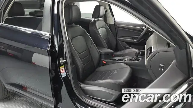 Volkswagen Jetta 2021 — Şəkil 12/32