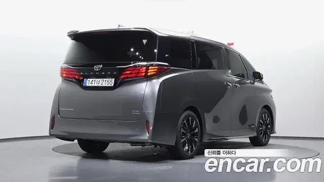 Toyota Alphard 2025 — Photo 10/32