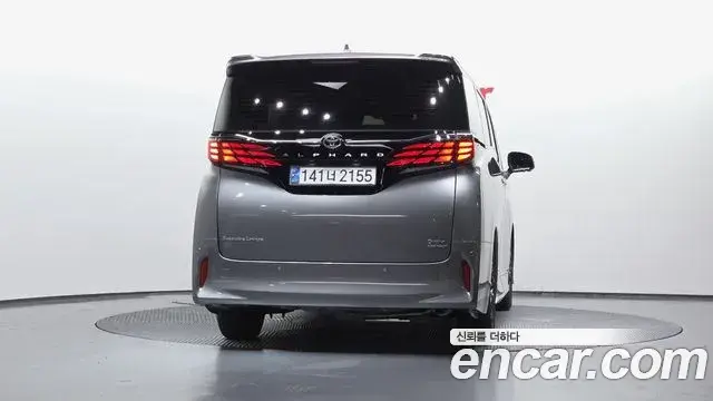 Toyota Alphard 2025 — Photo 31/32