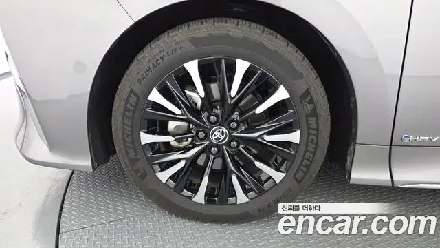 Toyota Alphard 2025 — Photo 32/32