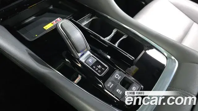 Toyota Alphard 2025 — Photo 20/32