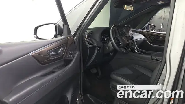 Toyota Alphard 2025 — Photo 17/32