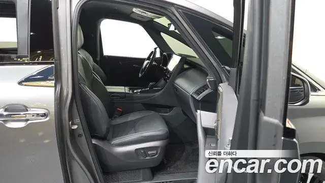 Toyota Alphard 2025 — Photo 22/32
