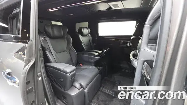 Toyota Alphard 2025 — Photo 24/32