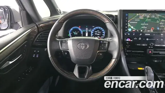 Toyota Alphard 2025 — Photo 2/32