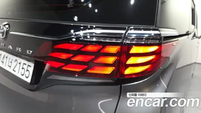 Toyota Alphard 2025 — Photo 13/32