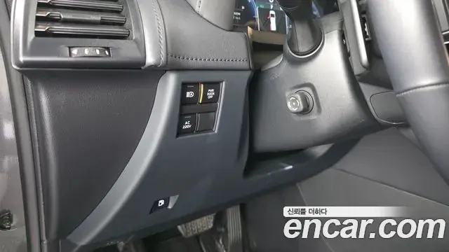 Toyota Alphard 2025 — Photo 28/32