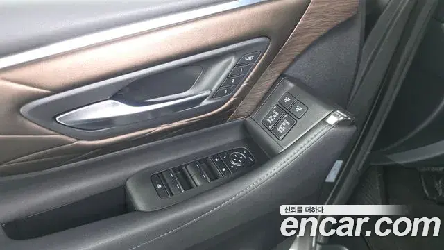 Toyota Alphard 2025 — Photo 9/32