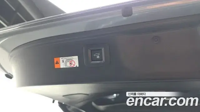 Toyota Alphard 2025 — Photo 23/32