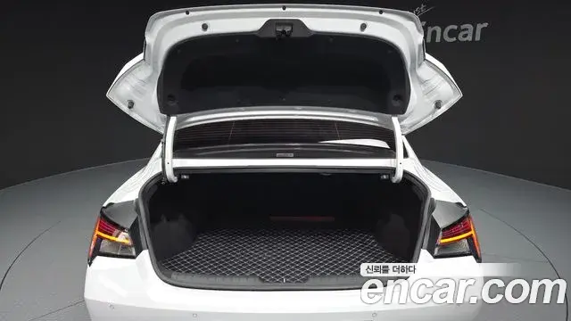 Hyundai The New Avante Hybrid 2021 — ფოტო 5/20