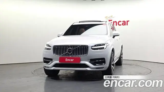Volvo XC90 2022 — Photo 18/20