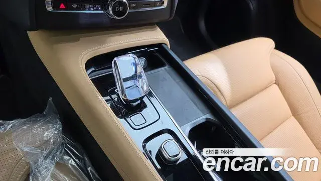 Volvo XC90 2022 — Photo 15/20