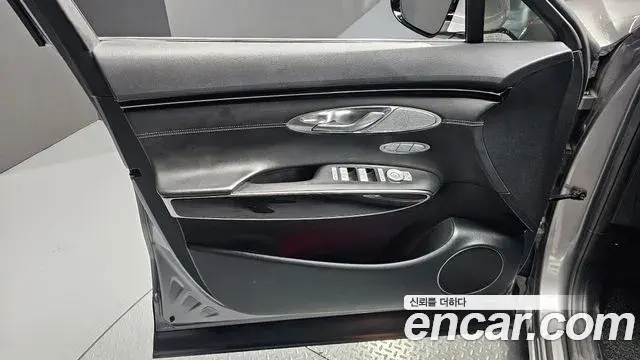 Genesis GV70 2021 — Photo 5/31