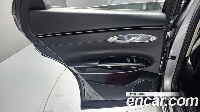 Genesis GV70 2021 — Photo 26/31