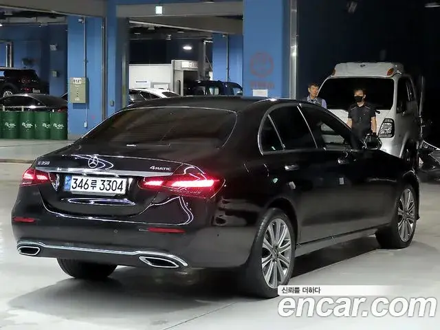 Mercedes-Benz E-Class 2023 — Photo 15/20