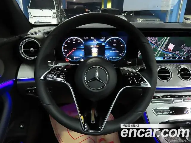 Mercedes-Benz E-Class 2023 — Photo 5/20