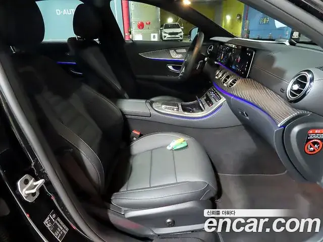 Mercedes-Benz E-Class 2023 — Photo 14/20