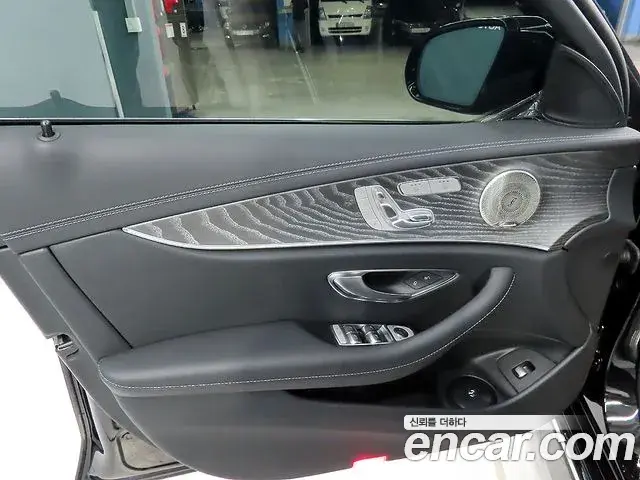 Mercedes-Benz E-Class 2023 — Photo 6/20