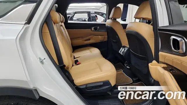 Kia Sorento 2023 — Photo 11/20