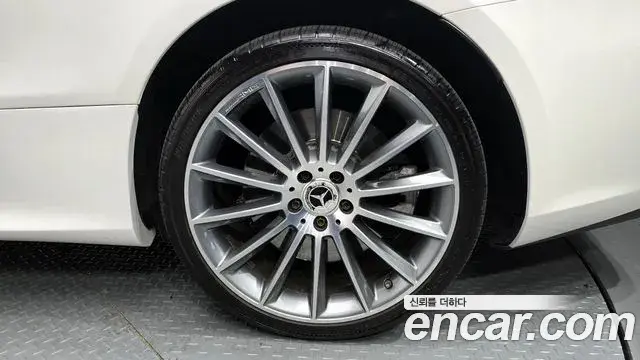 Mercedes-Benz E-Class 2018 — Photo 22/31