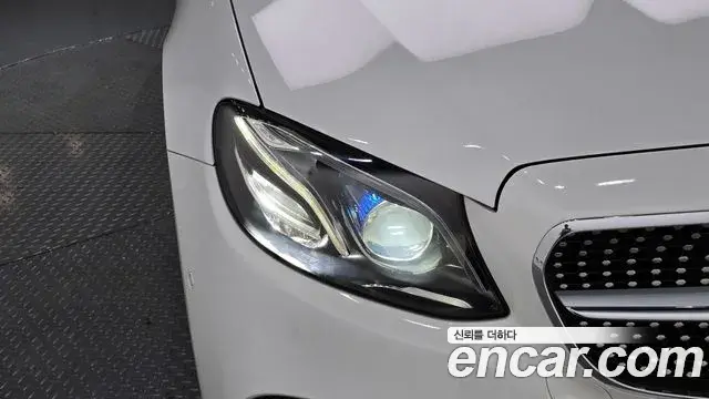 Mercedes-Benz E-Class 2018 — Photo 6/31