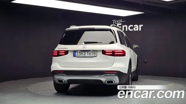 Mercedes-Benz GLB-Class 2024 — Photo 2/31