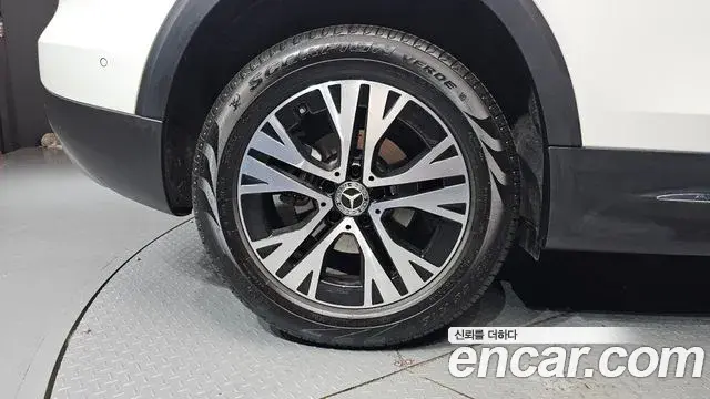 Mercedes-Benz GLB-Class 2024 — Photo 28/31