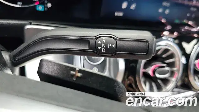 Mercedes-Benz GLB-Class 2024 — Photo 12/31