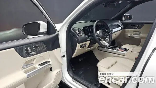 Mercedes-Benz GLB-Class 2024 — Photo 7/31